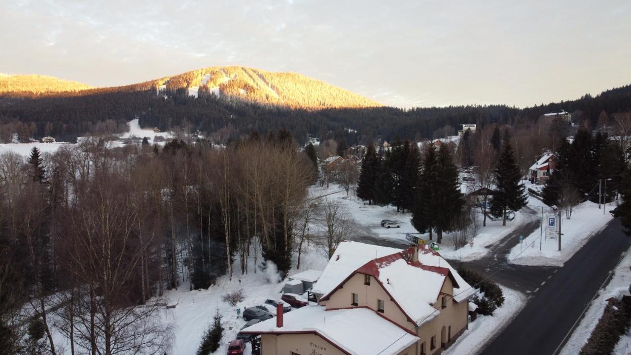 Pension Aura Spicak, Nektere Pokoje Se Saunou Zelezna Ruda Exterior photo